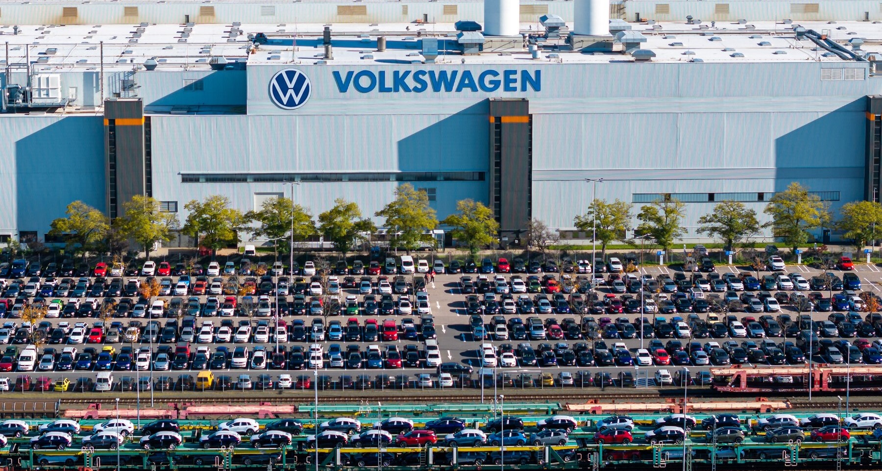Probleme mari la Volkswagen Angajații amenință cu greve, iar 100.000 de locuri de muncă sunt vizate de restructurări